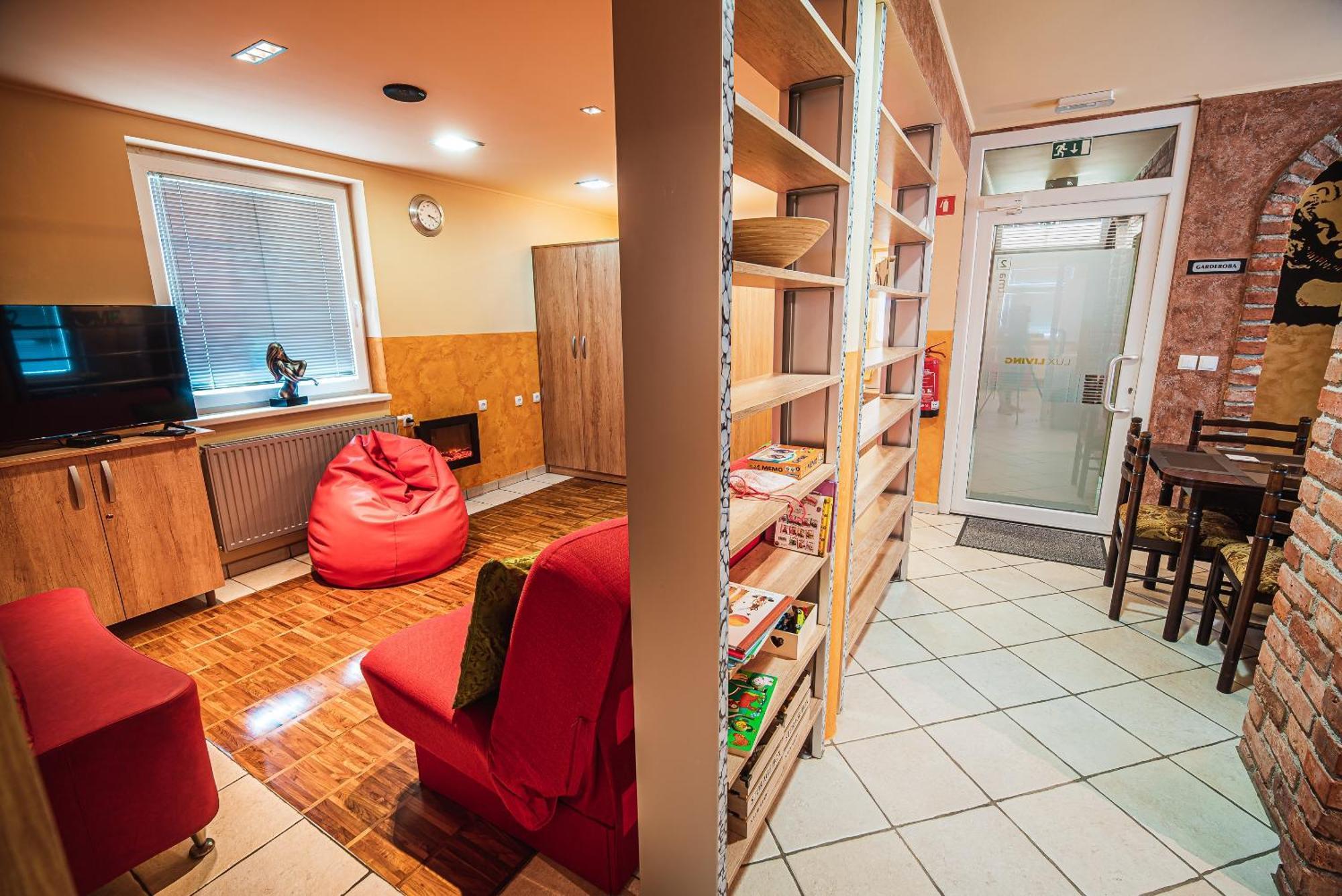 Lux Living Apartments Budic Near Terme Catez Brezice Ruang foto