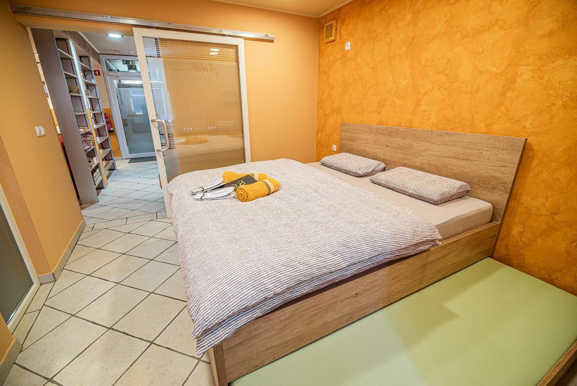 Lux Living Apartments Budic Near Terme Catez Brezice Ruang foto