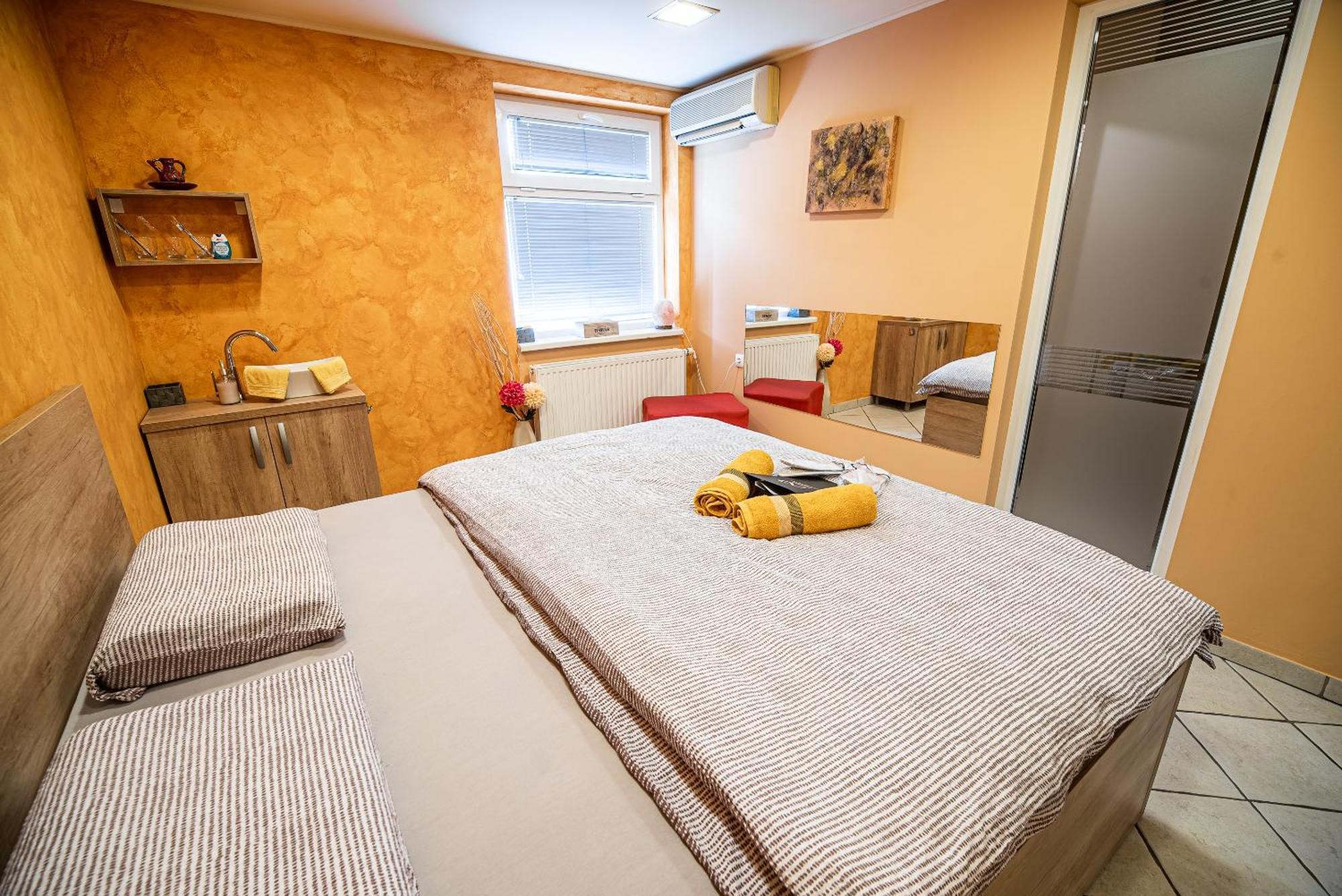 Lux Living Apartments Budic Near Terme Catez Brezice Ruang foto
