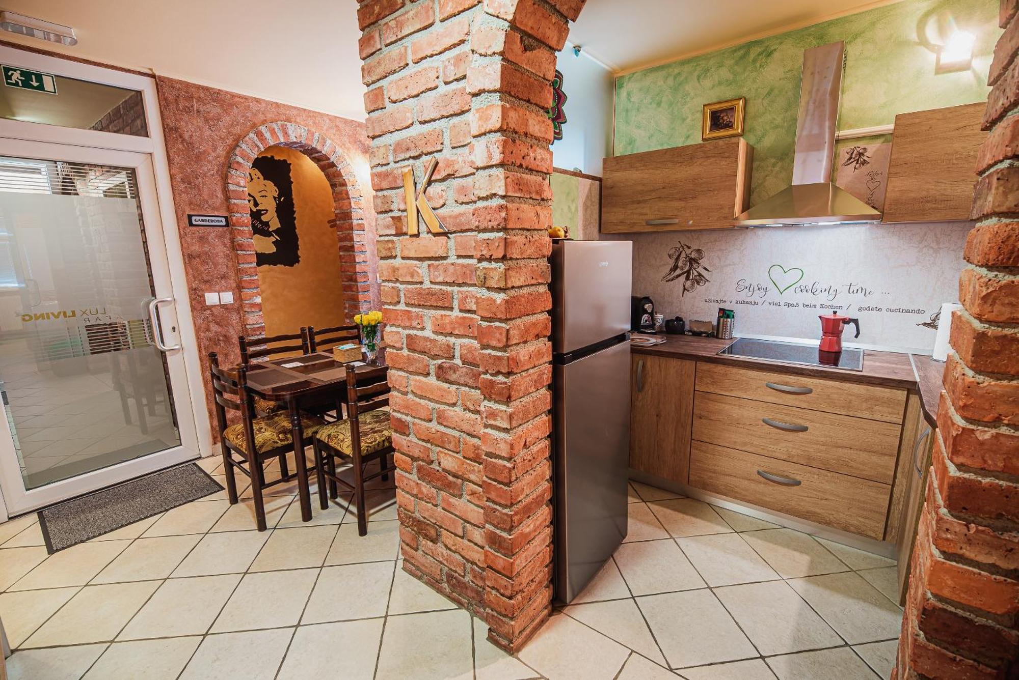 Lux Living Apartments Budic Near Terme Catez Brezice Ruang foto