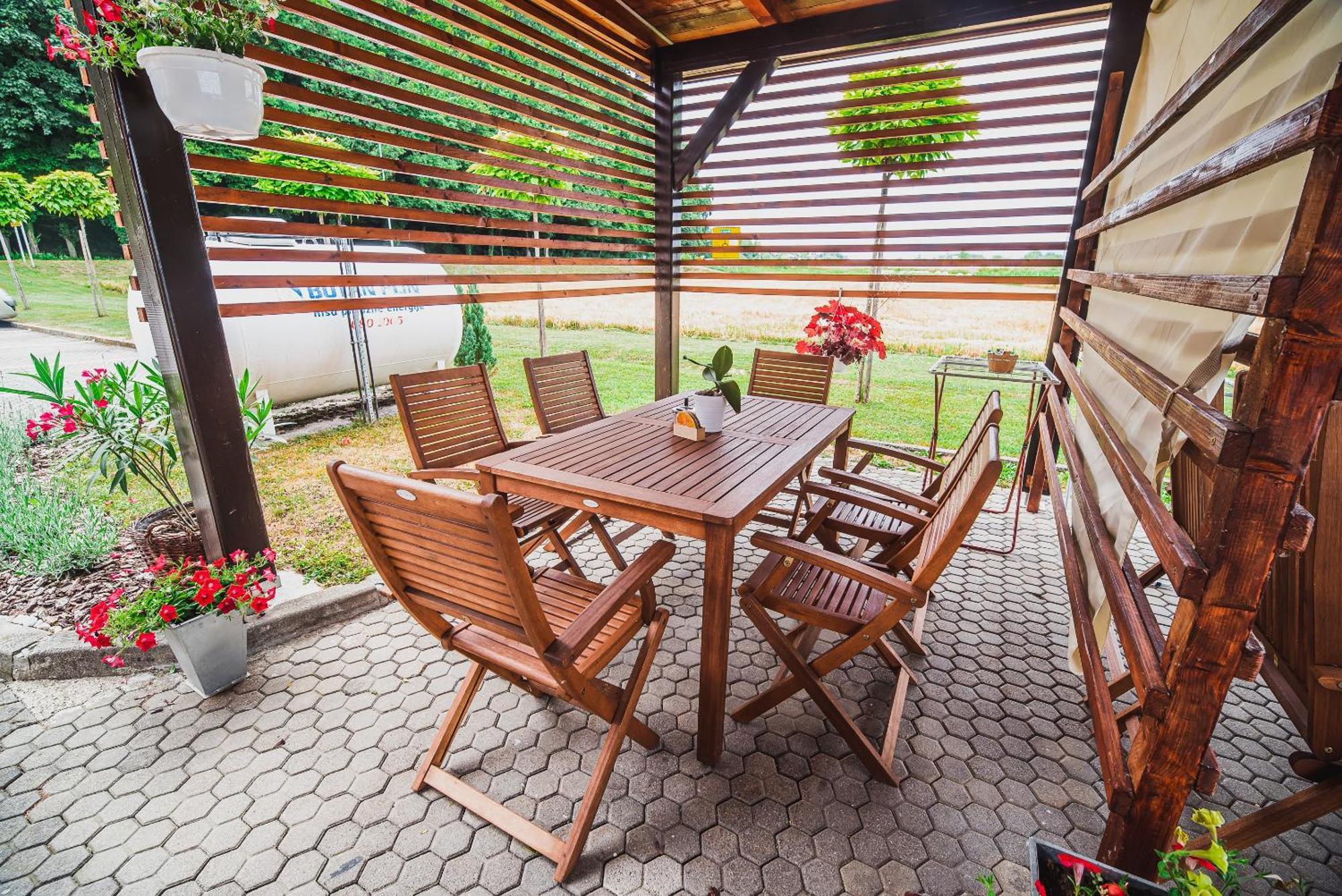 Lux Living Apartments Budic Near Terme Catez Brezice Ruang foto